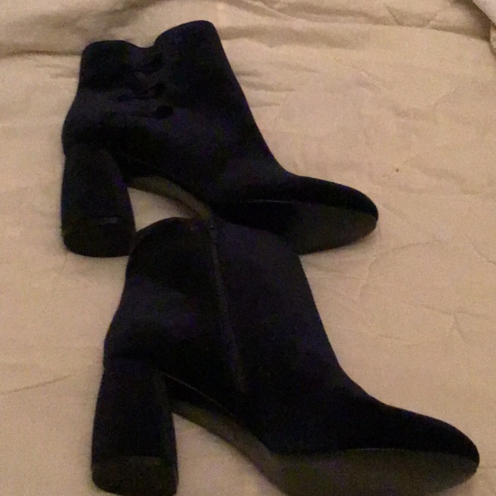 9 West ankle booties
